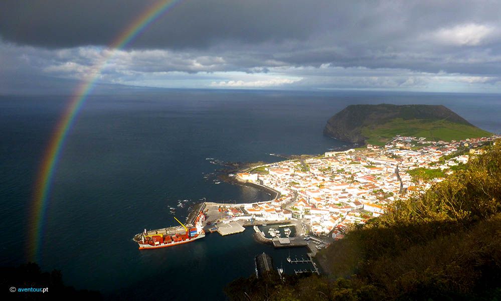 Vila de Velas na ilha de São Jorge nos Açores