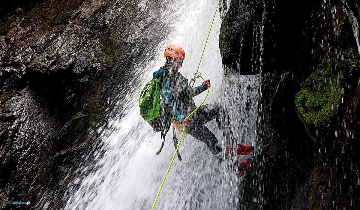 Canyoning Experiência na Ilha de São Jorge nos Açores