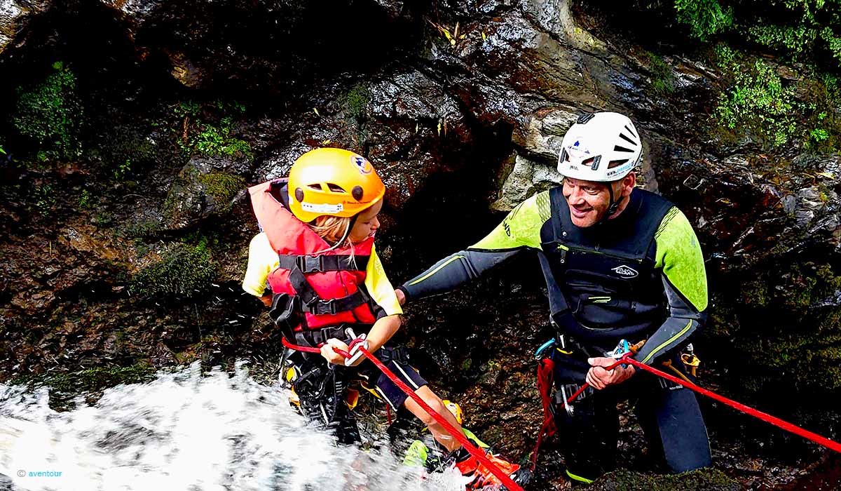 Família no Canyoning na Ilha de São Jorge nos Açores