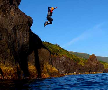 Coasteering na Ilha de São Jorge nos Açores